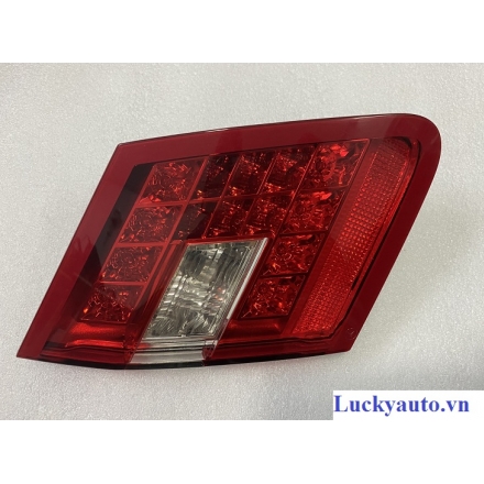 Đèn hậu miếng trong xe Mercedes E300 đời 2010_ A2129060158